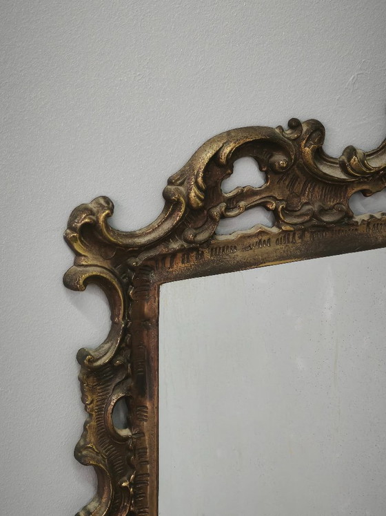 Espejo de pared italiano de metal dorado estilo neorrococó, años 50 (photo 5 of 8)