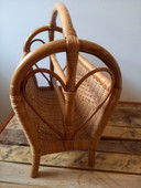 Bellissimo portariviste vintage in rattan