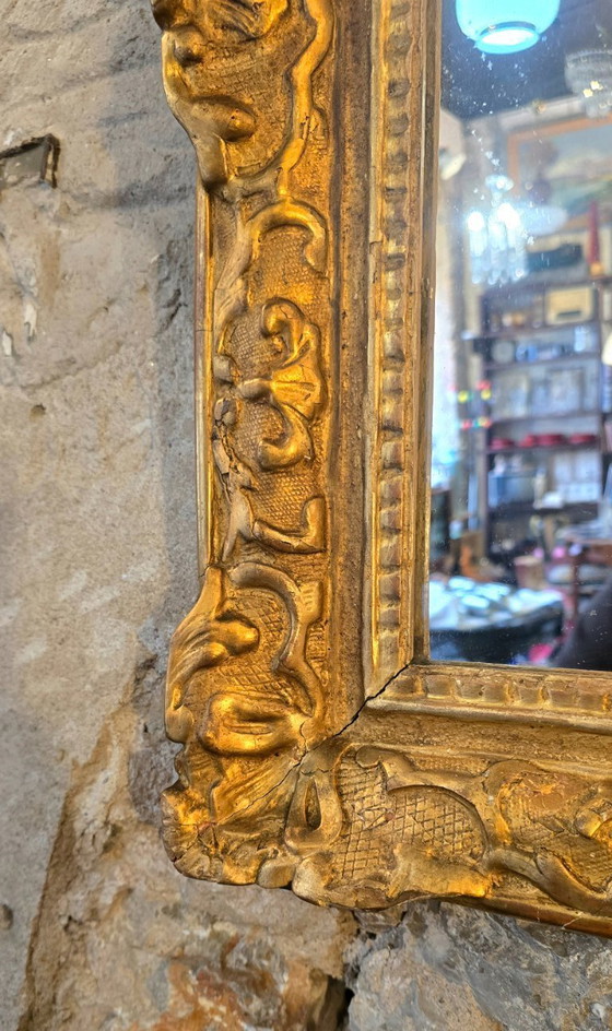 Image 1 of Regency period mirror with a carved and gilded wooden pediment – ​​18th century