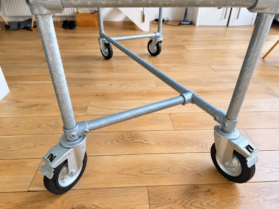 Industrial table with glass top and metal base on wheels, Eigen ontwerp, Dining tables, Transparent (photo 4 of 5)