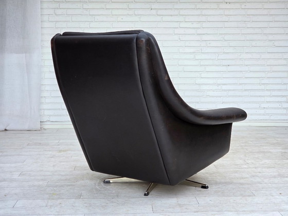 Image 1 of Deense draaibare fauteuil met hoge rugleuning uit de jaren 60 van Aage Christensen, meubelleer