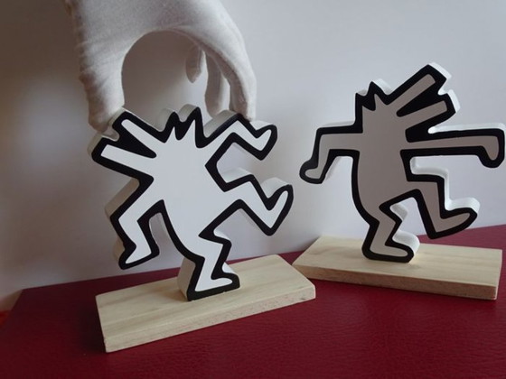 Image 1 of Keith Haring - Limited Edition Dancing Dogs boekensteunen / decoratief object (set)