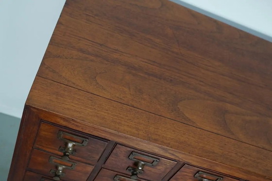 Image 1 of Antiguo armario de farmacia/archivador holandés de madera noble, década de 1920