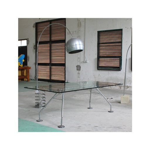 Nomos table