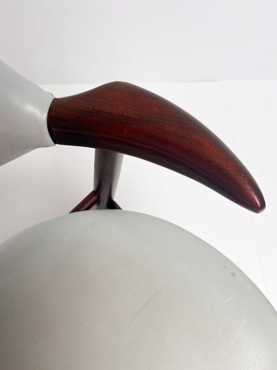 Image 1 of Silla de cuero gris con forma de cuerno de vaca, década de 1970.