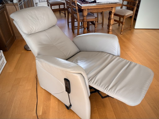 Hukla leather recliner, electrically operated