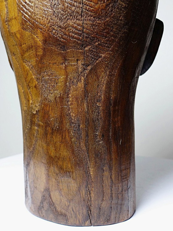 Image 1 of Een sculptuur uit één stuk hout, voorstellende een mannenhoofd, vintage vakmanschap uit de 20e eeuw (jaren 1950).
