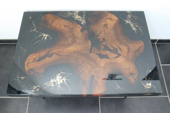 Image 1 of Table basse design en époxy