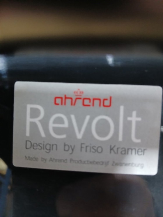Image 1 of 1x sedia Ahrend Revolt di Friso Kramer, nera