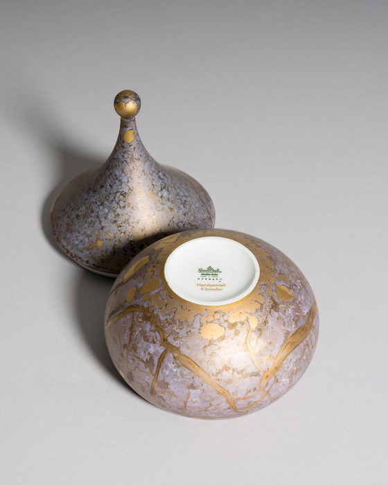 Image 1 of Helmut Drexler per Rosenthal - Gruppo scultoreo di cinque vasi in porcellana - Serie Goldfeuer in grigio lilla e oro