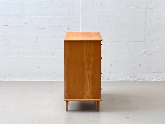 Image 1 of Commode van essenhout uit het midden van de vorige eeuw, jaren 60.