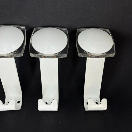 Set of 4 vintage wall hooks – Space Age design, white metal & transparent acrylic – Coat racks, Plexiglass (photo 6 of 17)