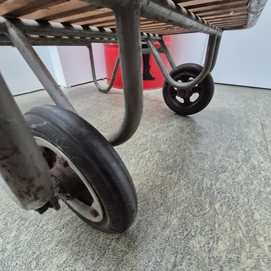 Chariot d'usine vintage – Tables basses, Metal, Rubber (photo 12 of 12)