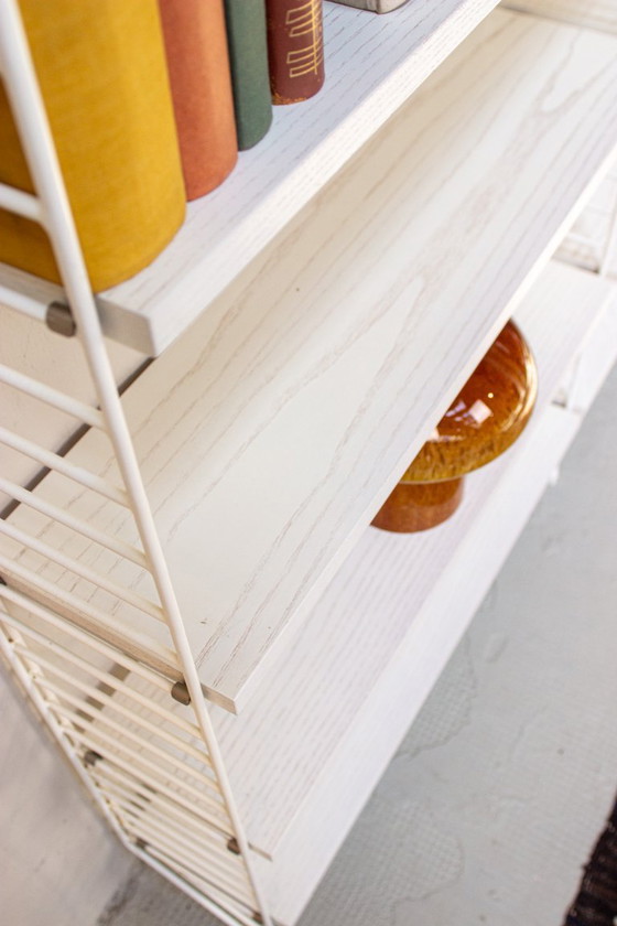 Image 1 of Buffet vintage original Nisse String Shelf blanc style milieu du siècle