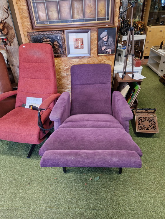 Image 1 of FitFORM elektrische relaxfauteuil/liftstoel – paarse stof – model 580 M3
