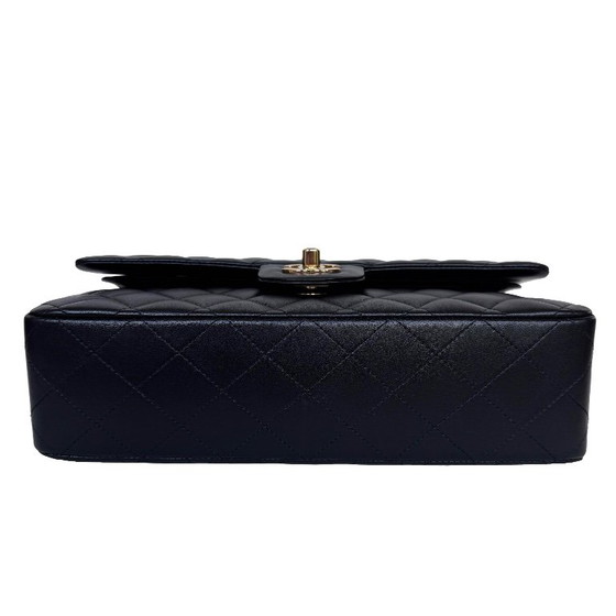 Chanel Classic Flap Medium – Crossbody bags, Lambskin (photo 8 of 17)