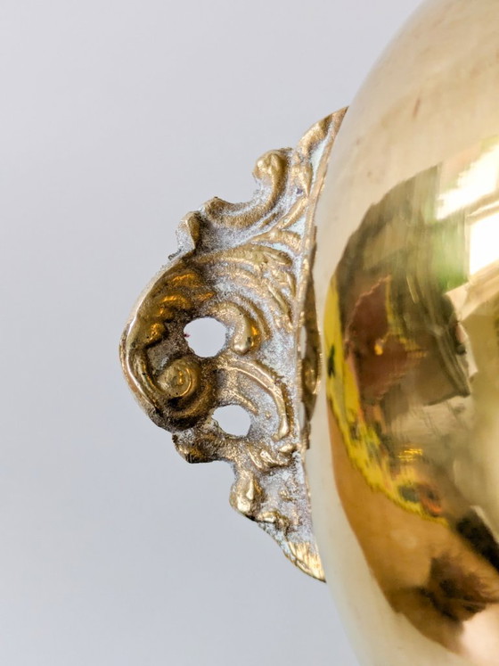 Fioriera vintage in ottone con piedini e manici decorati. – Vasi per piante, Brass (photo 9 of 15)
