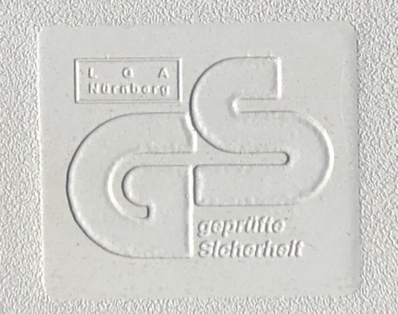 Image 1 of set van 2 grijze, comfortabele design-stoelen van het merk vitra. in goede staat