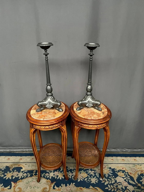Paire de chandeliers massifs en fonte de style Renaissance. – Bougeoirs et chandeliers, Cast Iron (photo 4 of 7)