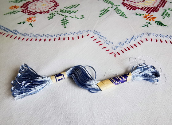 Image 1 of 1950, Mantel bordado a mano