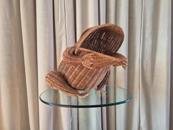 Image 1 of grenouille vintage en osier marron