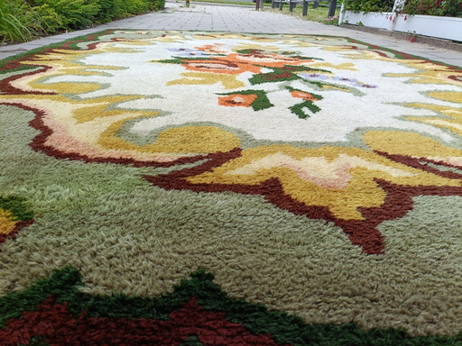 Original 1970s rug (200 x 300)