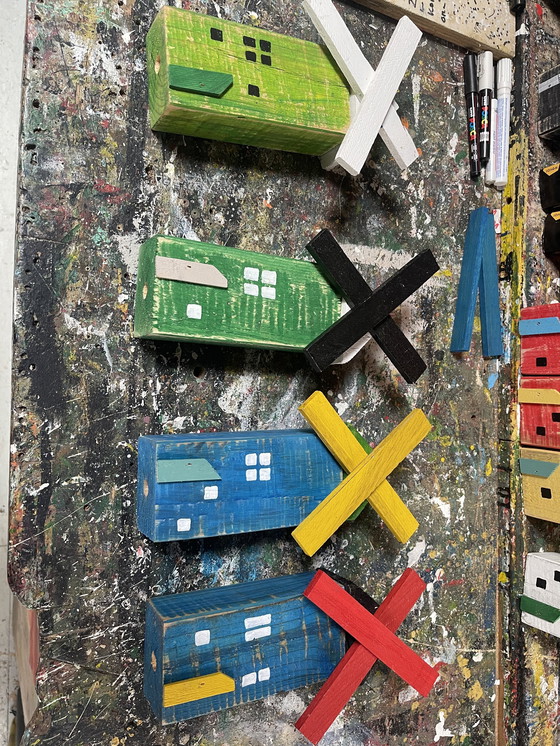 Image 1 of Casas en miniatura y molinos de viento