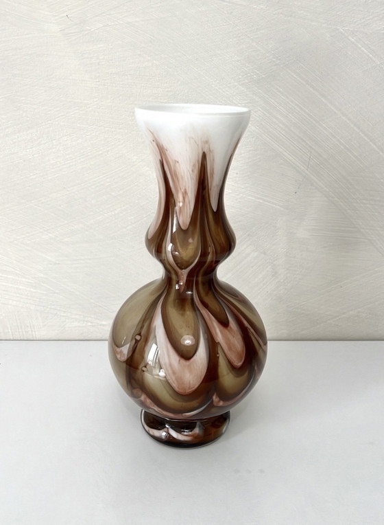 Image 1 of Vaso vintage in opalino di Murano marrone e bianco degli anni '70