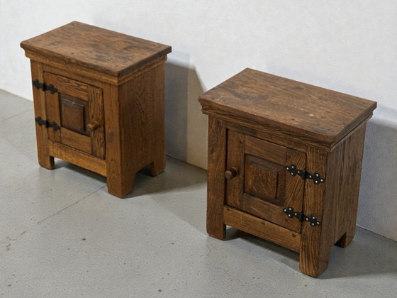 Image 1 of Set di comodini in legno massiccio - robusti e di carattere