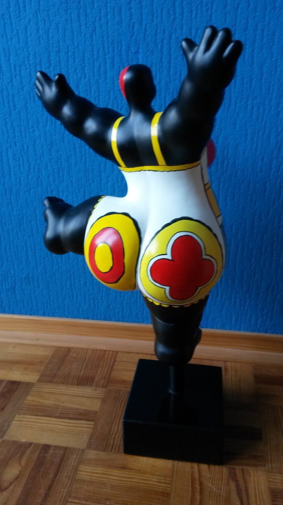 Image 1 of Statue einer fülligen Dame im Badeanzug 52 cm hoch