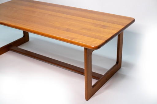 table basse en bois massif style milieu du siècle