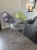 Vintage stoelen in vier kleuren