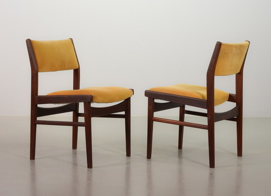 Image 1 of 2 Dutch Vintage Design Teakhouten Eetkamerstoelen met Honinggele Corduroy Stoffering, Nederland, 1960