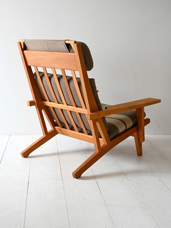 Image 1 of Hans Wegner GE 375 Fauteuil met Voetenbankje