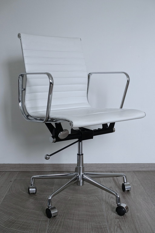 Replica Eames 117 office chair leather white