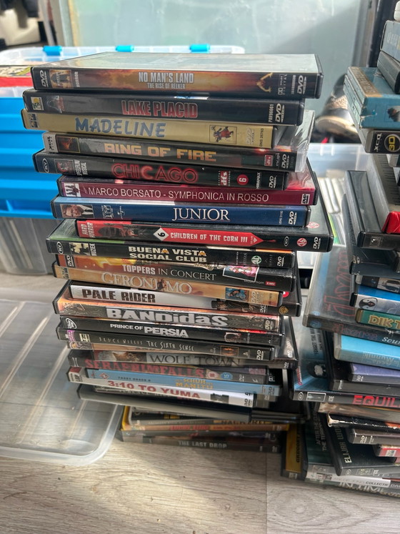 Lot de DVD. – Objets déco, Plastique (photo 2 of 5)