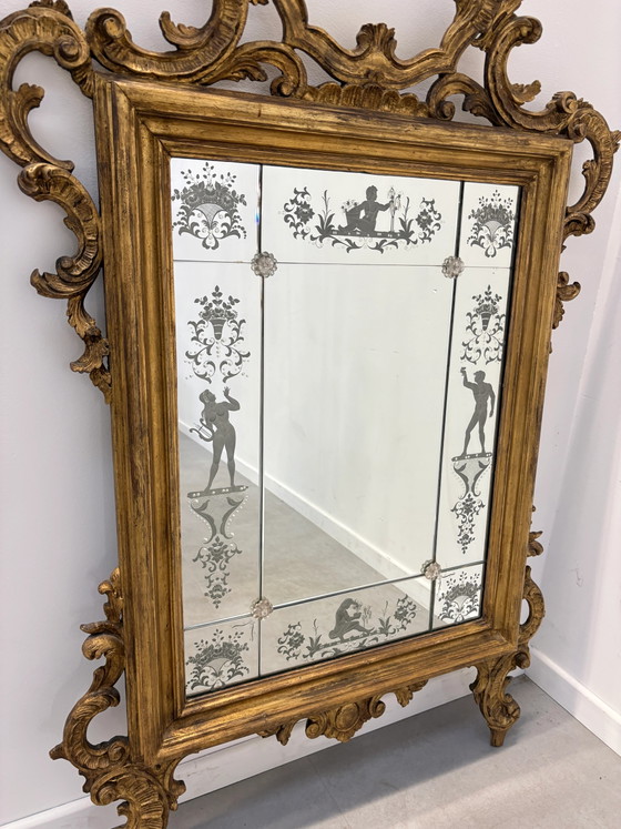 Grande Specchio Rococò Veneziano in Legno Dorato con Vetro Inciso (foto 3 di 9)