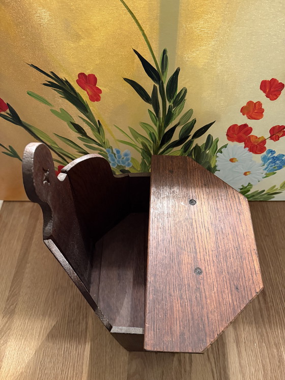 Image 1 of Chaise de poupée ancienne en chêne pour enfants