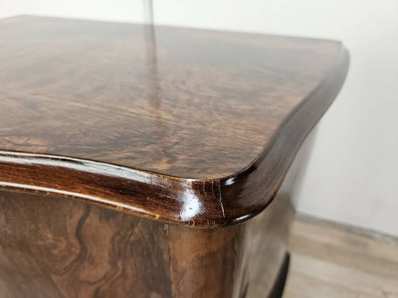 Een paar Chippendale nachtkastjes uit de jaren 1940, gemaakt van wortelnotenhout. – Wood, Klassiek (photo 7 of 16)