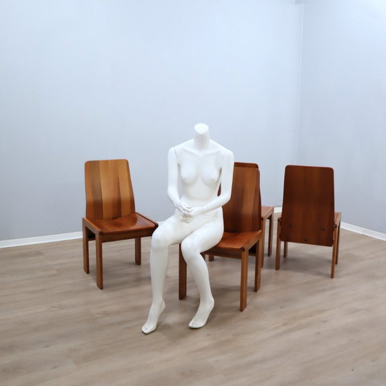 Ensemble de 4 chaises italiennes à dossier haut en bois courbé, style Scarpa, années 1970 (photo 15 of 15)
