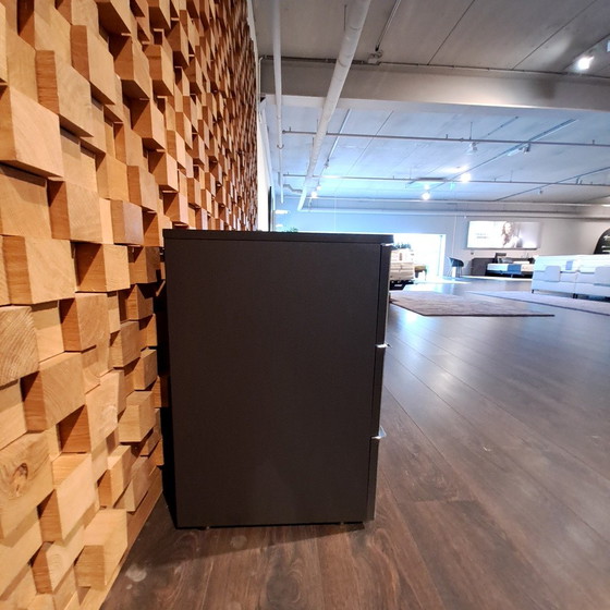 Image 1 of Comodino Nolte Akkeleen in vetro basalto 3 cassetti