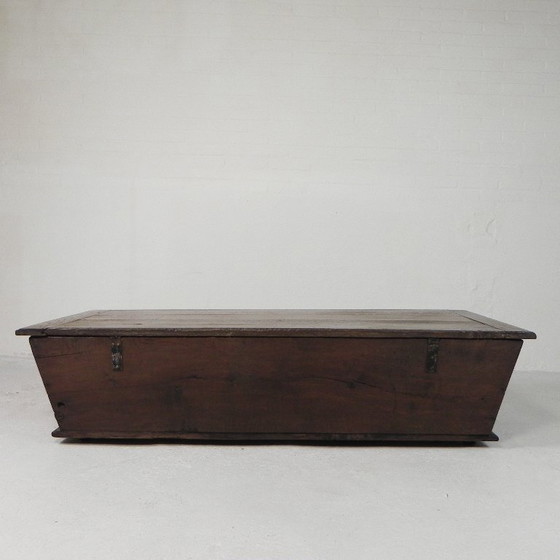 Image 1 of Alte Eichentruhe, Trog, Deckentruhe aus dem 19. Jahrhundert