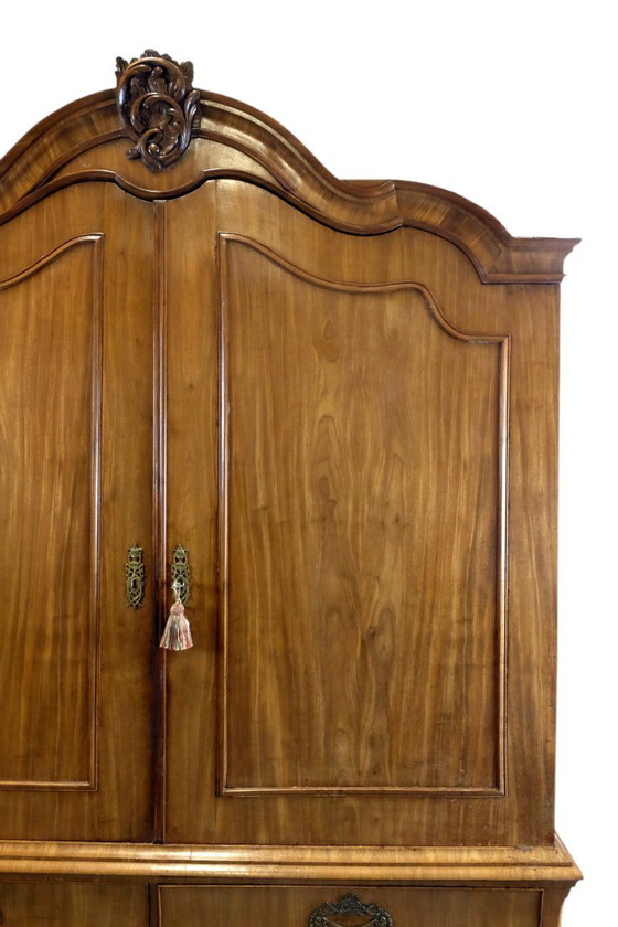 Image 1 of Cabinet de style Louis XV, milieu du XVIIIe siècle.