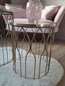 Deux nouvelles tables d'appoint marbre/doré.
