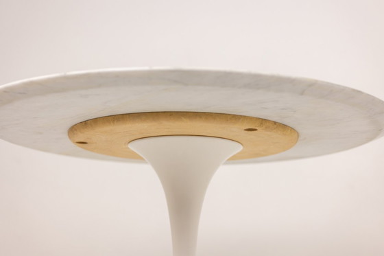 Image 1 of Eero Saarinen, voor Knoll International. Tulpvormige bijzettafel. Circa 1970.