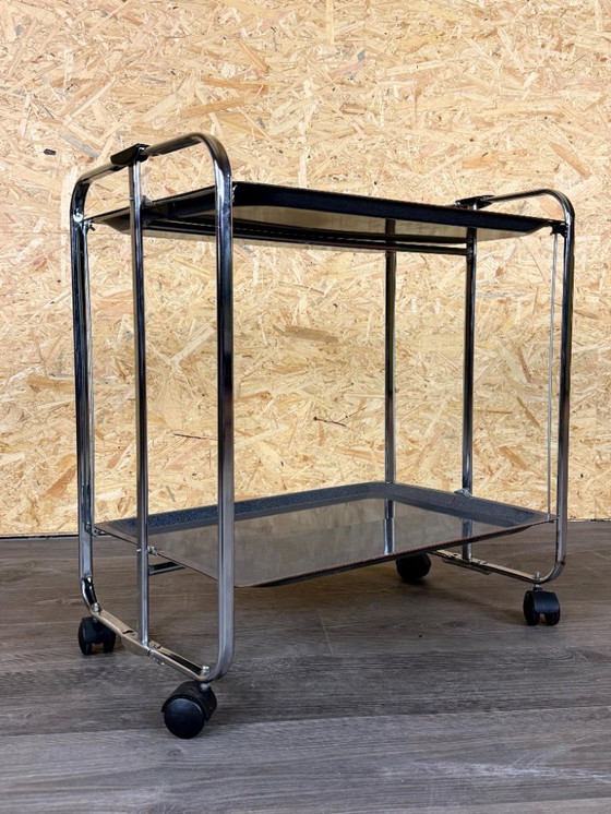 Image 1 of Serveerwagen/eettafel uit de jaren 60/70, model Space Age, metaal en kunststof.