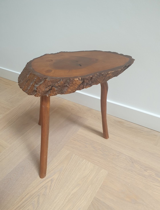 Image 1 of Vintage Brutalistische Boomstam Bijzettafel / Drie-poot Kruk – Jaren 60/70 - Frankrijk 