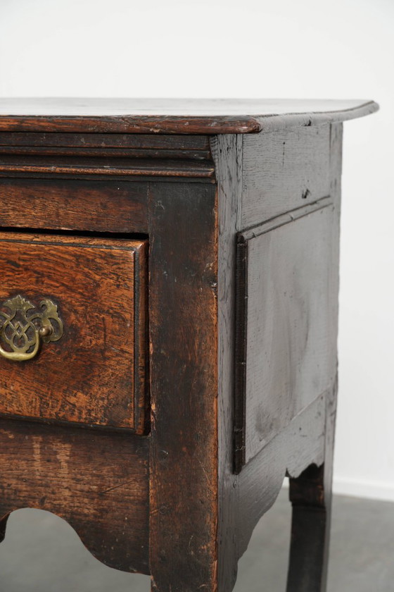 Image 1 of Large English antique oak sideboard/dresser with 3 working drawers from the early 18th century with a beautiful patina
