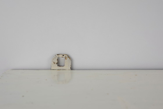 Image 1 of Wit houten medicijnkastje in art-decostijl, Frankrijk 1920