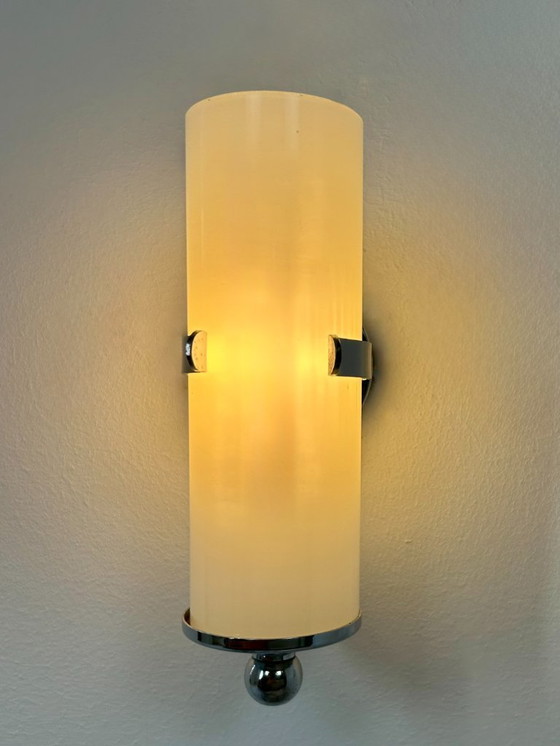 Image 1 of Een paar vintage wandlampen, chroom en opaalglas, Frankrijk, 1970.